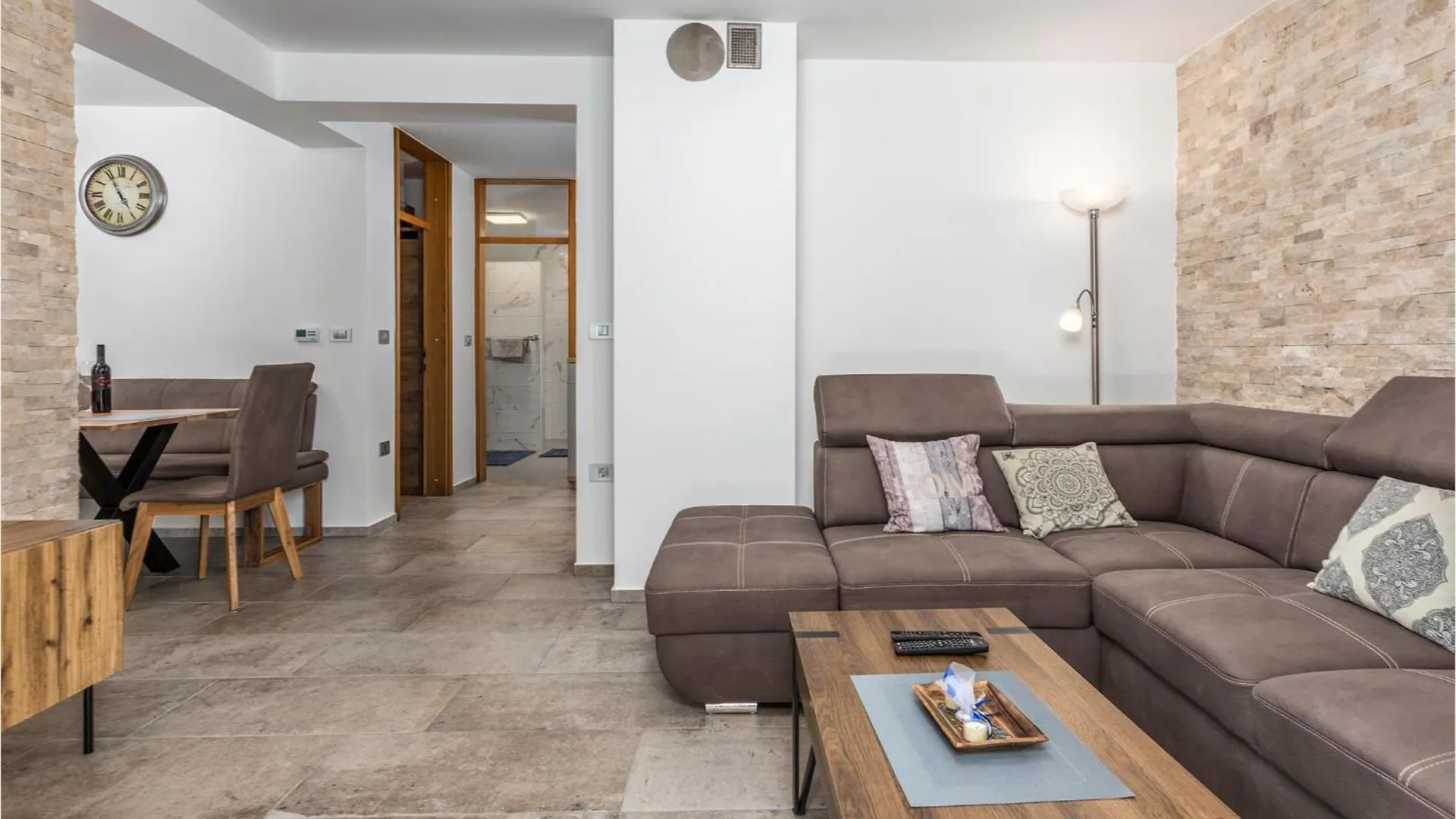 Stunning Home In Muraj With Kitchen Kornić 別荘